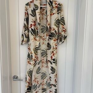 Aritzia Babaton floral duster, like new, gorgeous throw on for spring, versatile
